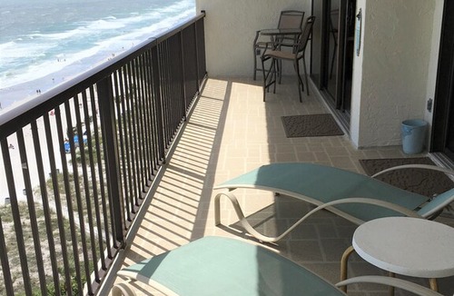 Madeira Beach Apartment | Beachfront condo with gorgeous views!