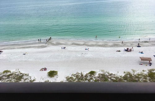 Madeira Beach Apartment | Beachfront condo with gorgeous views!