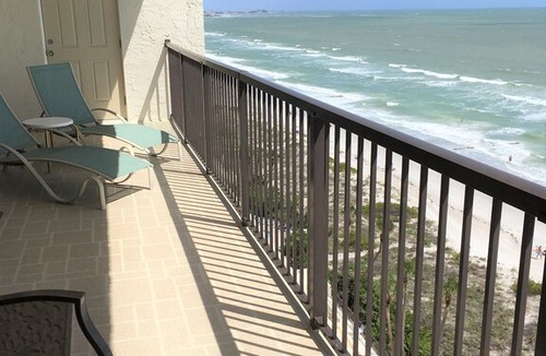 Madeira Beach Apartment | Beachfront condo with gorgeous views!