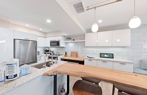Holmes Beach Condo | Beachfront condo with WiFi, two decks, Gulf views & pool - walk to the trolley