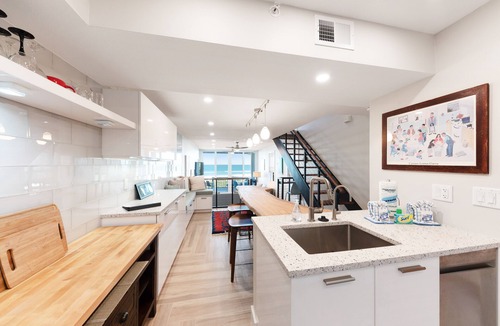 Holmes Beach Condo | Beachfront condo with WiFi, two decks, Gulf views & pool - walk to the trolley