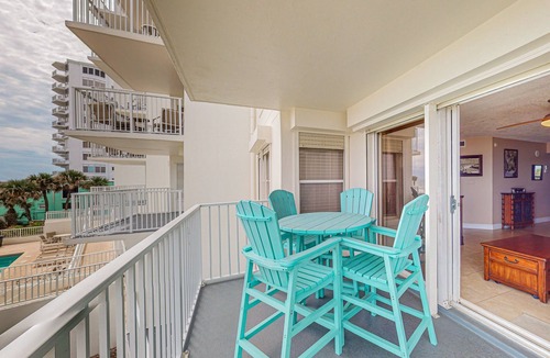 Seawinds Condo Condo | Beachfront Condo with Ocean View Balcony, AC, WiFi, & Shared Pool - Snowbirds OK