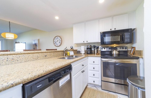 Crescent Beach Condo | Beachfront Condo with Ocean View - Sandpiper 216