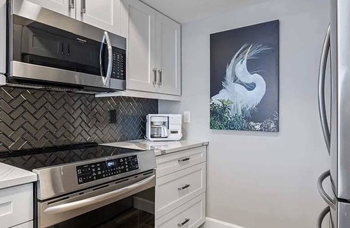 Golden Beach Apartment | Beachfront Condo with Gulf Views in Venice