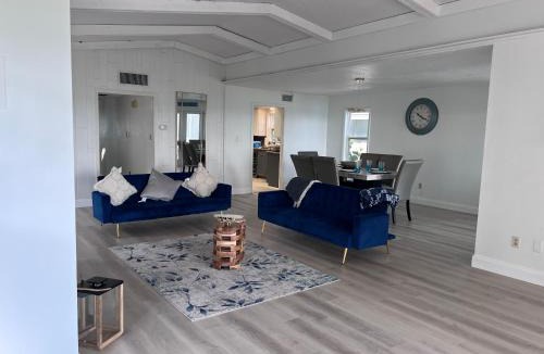 Treasure Island Villa | Beachfront Estate Treasure Island Paradise 6BD 3BA with Observation Deck
