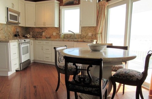 Sunset Reef House | Beachfront Iconic Lighthouse- Perfect Family Vacation!