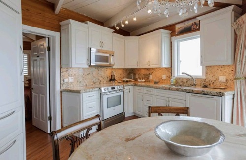 Sunset Reef House | Beachfront Iconic Lighthouse- Perfect Family Vacation!