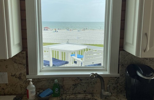 Sunset Reef House | Beachfront Iconic Lighthouse- Perfect Family Vacation!