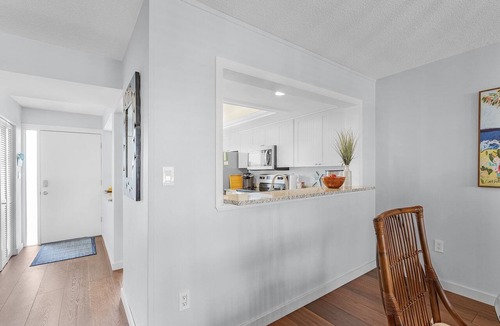 Sanibel Condo | Beachfront Loggerhead Cay 264 —Sunrise & Gulf Water Views, heated Pool, Pickleball & Tennis, Bikes + Beach Gear.