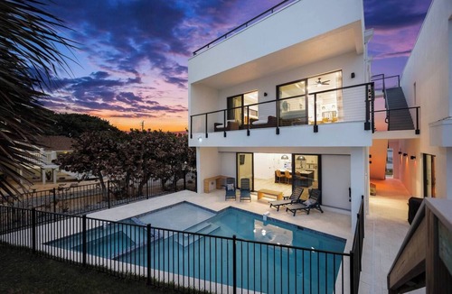 New Melbourne Beach House | Beachfront Luxe Escape | Pool, Rooftop Deck & Direct Shoreline Access