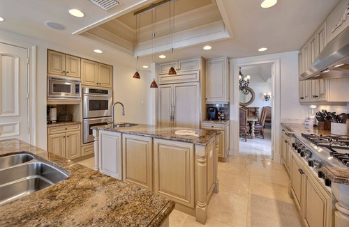 Birch Park Finger Streets House | Beachfront Mansion. Ocean Views. Walk to restaurants, shops, park, water taxi…
