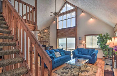 Painters Hill House | Beachfront Oasis w/ Game Room & Ocean Views!