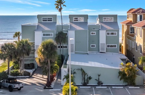 Indian Shores Apartment | Beachfront Ocean Views Balcony Condo Sleeps 8