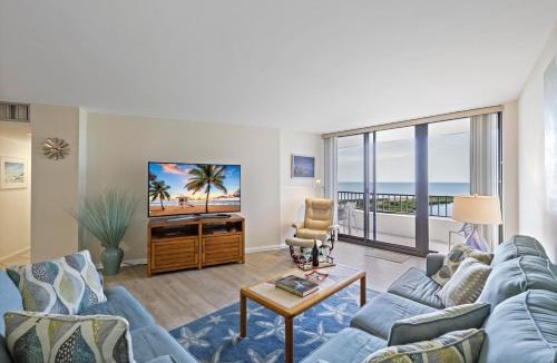 Marco Island House | Beachfront penthouse with spectacular views and pool