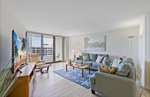 Marco Island House | Beachfront penthouse with spectacular views and pool