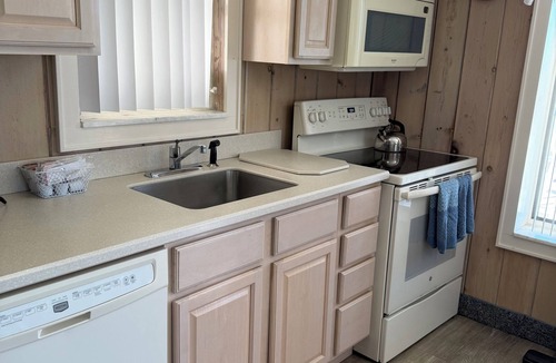 Point Pleasant Beach Hotel | Beachfront Apartment With Balcony & Views