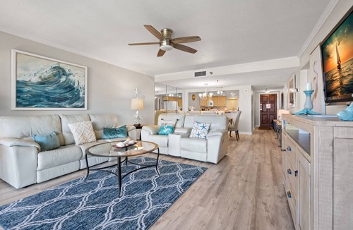 Indian Rocks Beach Condo | Beachfront with Amazing Views! Heated Pool, Hot Tub, Tennis Courts ~ 206 Reflections