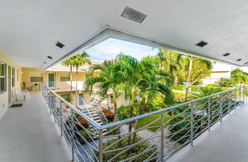 Delray Beach Apartment | Beachside Paradise 2 blocks to BEACH-1 block 2 AVE