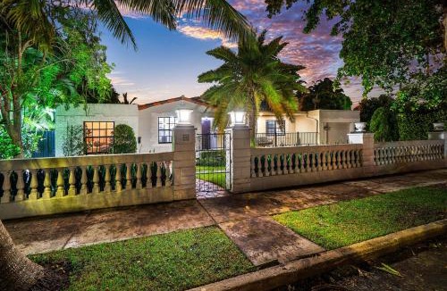 Palm Beach - West Palm Beach House | Beachside, Resort Pool, Outdoor Kitchen, Pets