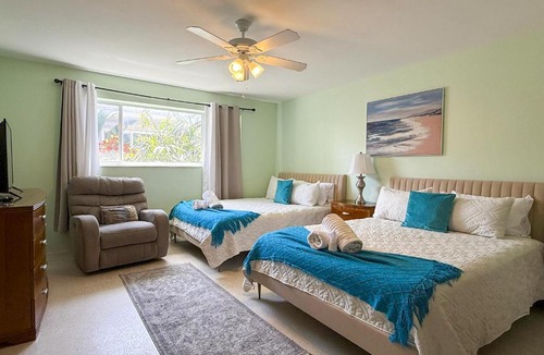 North Beach Apartment | Beachside retreat 2 min walk to Beach Parking