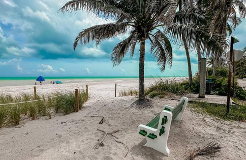 North Beach Apartment | Beachside retreat 2 min walk to Beach Parking