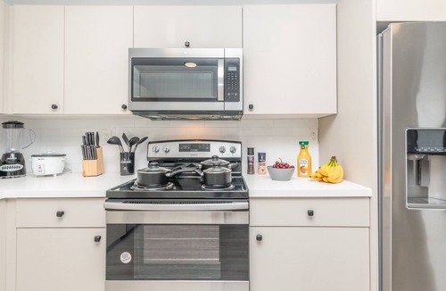 Poinciana Park House | Beachside w/Parking - Las Olas, Airport, Port Evg