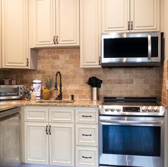 Trailer Estates Apartment | Beachtown Remote Worker Friendly-High Speed WiFi-Pets Welcome-Lido Beach-Opera-Symphony-Walk or Bike to Restaurants-10 Acre Park with Pickleball, Tennis, Basketball