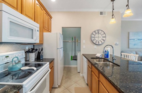 Seminole Condo | Beachway One Bedroom Paradise: Your Tranquil