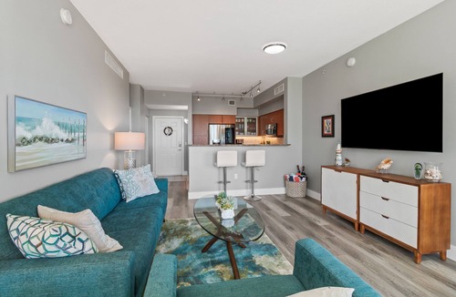 East Ocean Ave Condo | Beachy 2 Bed/2bath Condo w/Water View! 5min from the beach!