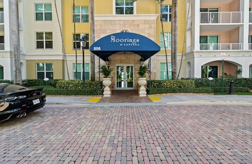 East Ocean Ave Condo | Beachy 2 Bed/2bath Condo w/Water View! 5min from the beach!