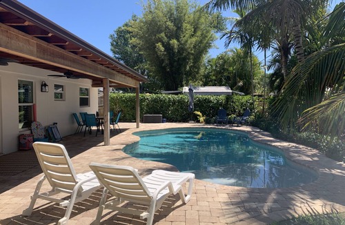 Riverside House | BEACHY BUNGALOW. Within two miles of beaches/boat ramps. Book your WINTER stay!