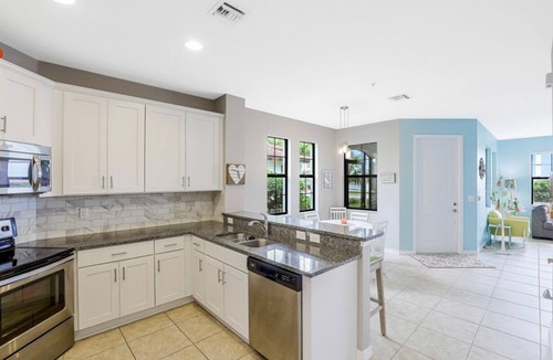 Naples Condo | Beachy condo in Artesia w/pool, gym & pickleball