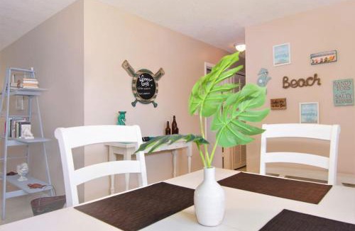 Interchange Square Apartment | Beachy Home with Rec Room and Patio