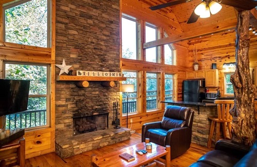 Cleveland Cabin | Bear Creek- Completely Remodeled Cabin with Luxury Spa Bath
