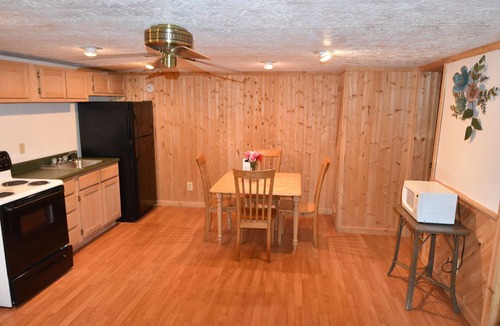 Woodbine Cabin | Bear Den | Full Kitchen Cabin Near Laurel River Lake & Cumberland Falls