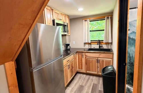 Oldfort Cabin | Bear Hollow 2-bed cabin in charming Old Fort with AC