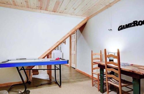 Cashes Valley Cabin | Bear in the Woods Stay