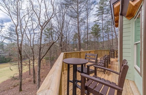 Helen House | BEAR NAKED l LUXURY CABIN | SAUNA | HOT TUB |