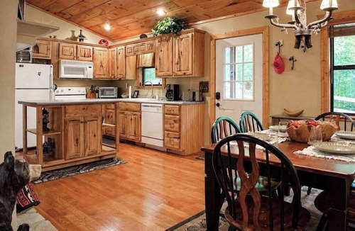Hiawassee House | Bear Necessity Cabin