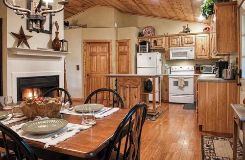 Hiawassee House | Bear Necessity Cabin