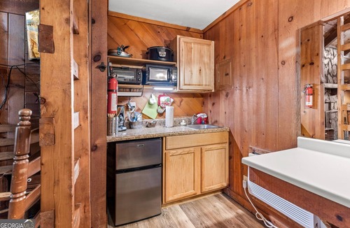 Sautee Nacoochee Cottage | Bear Paw Cottage #1 Pet friendly only 4 miles from Beautiful Downtown Helen!