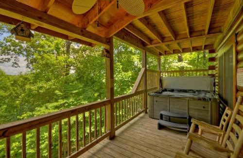 McCaysville House | Bear Ridge Hideaway Hot Tub Pool Table MTN View