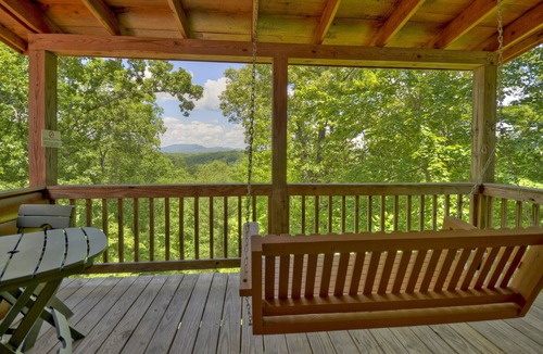McCaysville Cabin | Bear Ridge Hideaway | Hot Tub | Pool Table | MTN View