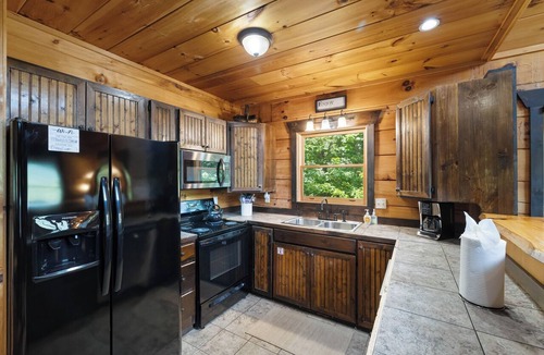 Mineral Bluff Cabin | Bear View Cabin | Enchanting 5-Bedroom Mountain Cabin with Stunning Views