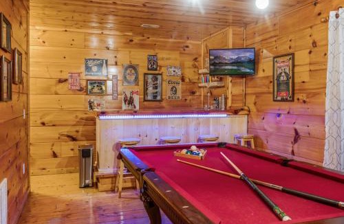 Sevierville Ski Chalet | Bearadise-Private Hot Tub Cabin with 2 LED Decks, Pool Table, Board Games and Wet Bar