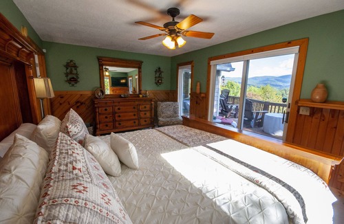 Blairsville Cabin | Bearadise Ridge. Awesome Mountain Views, Hot Tub, Game Room and so much more