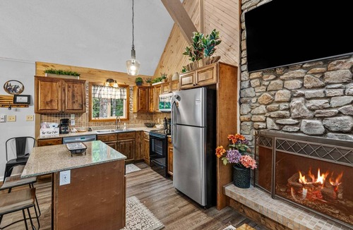 Beech Mountain House | Bearfoot Beech - Game table, fire pit, pets ok, hot tub!