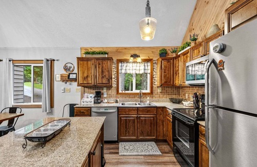 Beech Mountain House | Bearfoot Beech - Game table, fire pit, pets ok, hot tub!