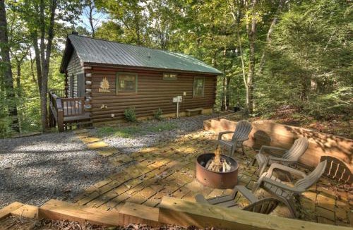 Blue Ridge Villa | Bearfoot Ridge Wood-burning fireplace cozy hot tub serene views