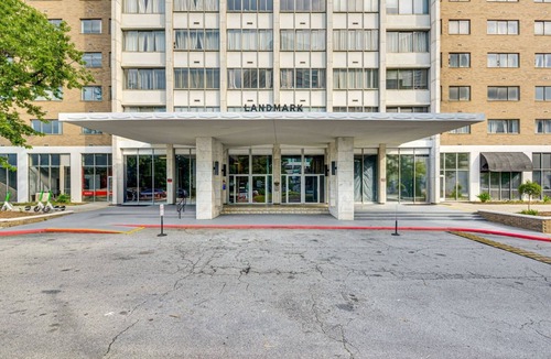 Peachtree Center Apartment | Beautiful 1 BD Apartment, 11F Near Mart- Free Parking and Swimming Pool